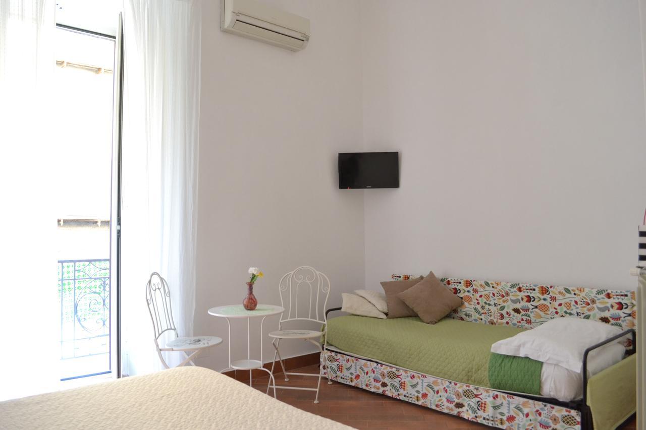 Le Stanze Di Dolly Bed and Breakfast Νάπολη Εξωτερικό φωτογραφία